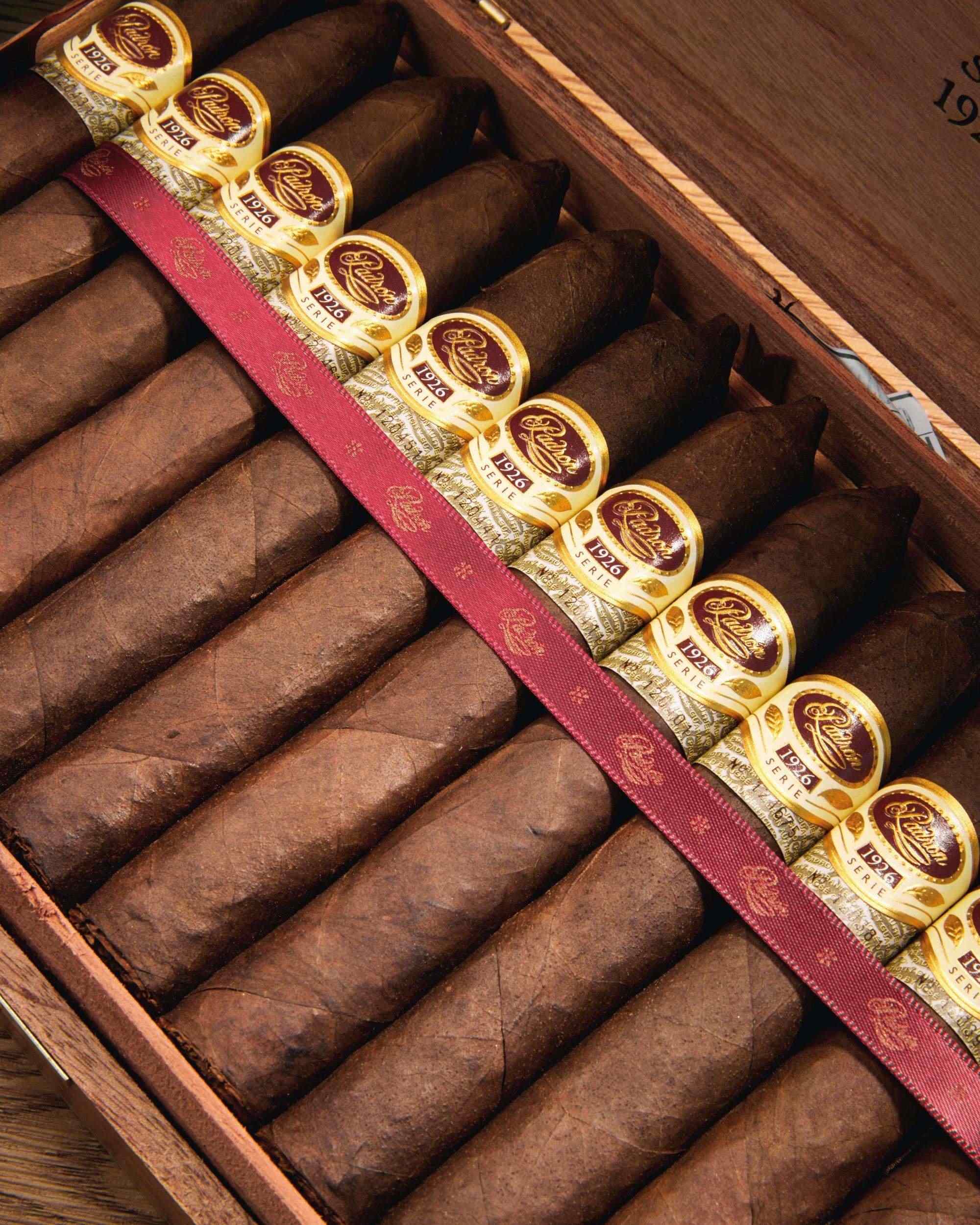 Padrón 1926 No. 2 Natural - Image 3