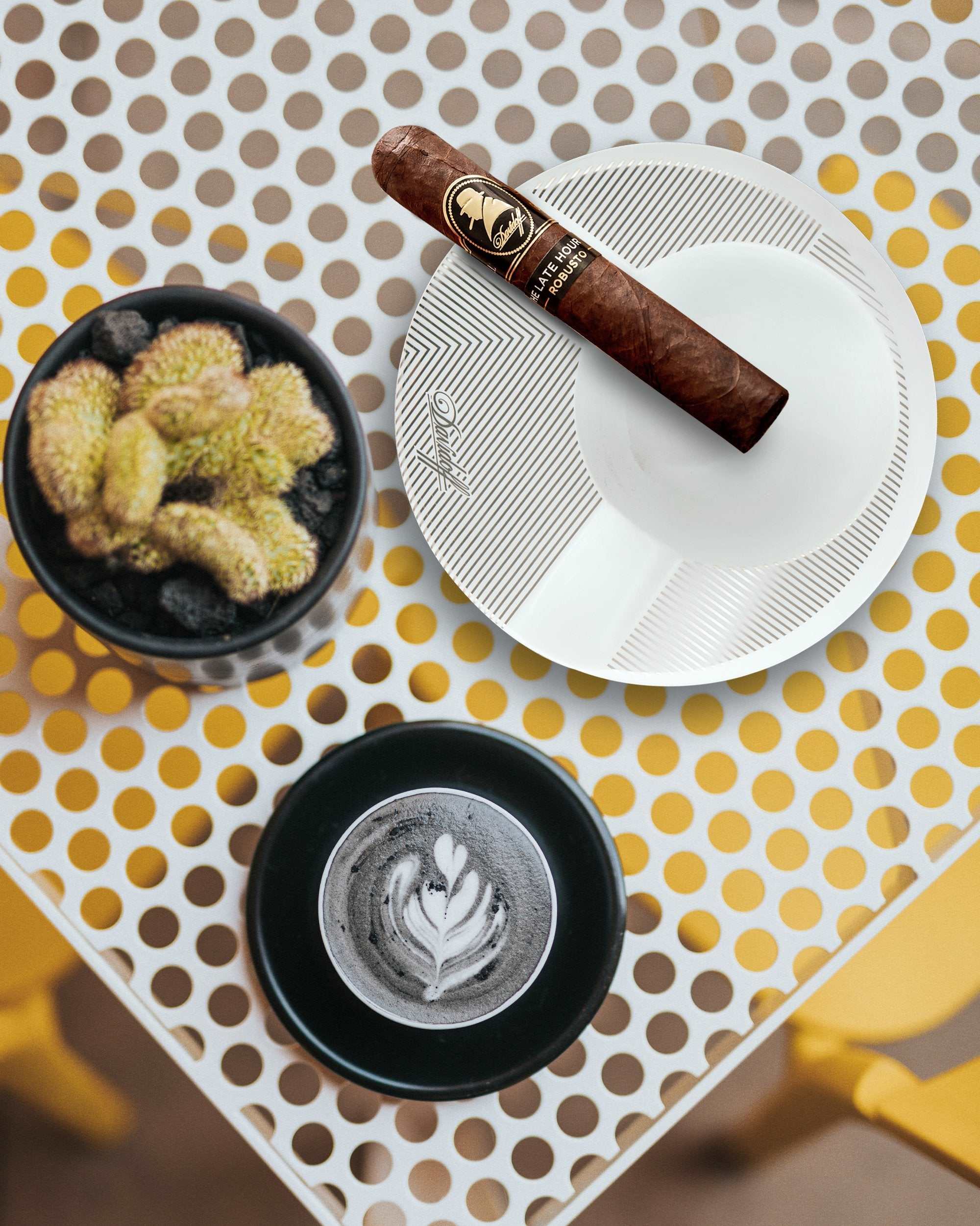 Davidoff Porcelain Round Ashtray (2 Cigars) - Image 4