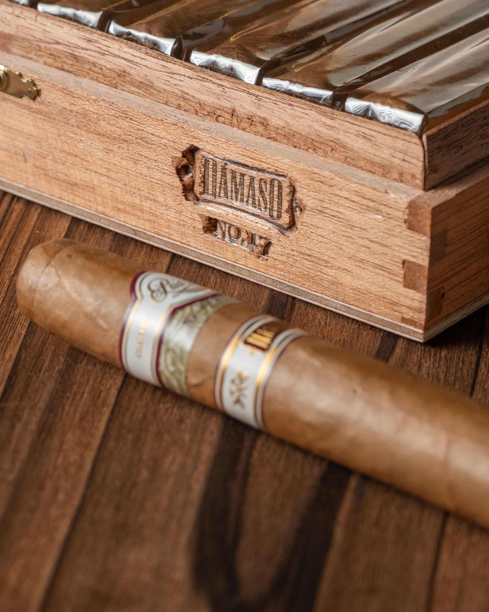 Padrón Dámaso No. 17 - Churchill - Image 4