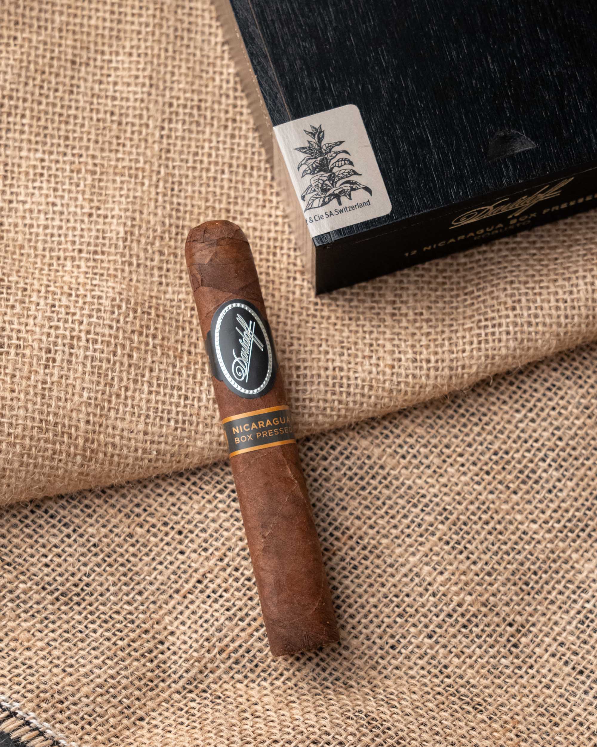 Davidoff Nicaragua Box-Pressed Robusto - Image 3