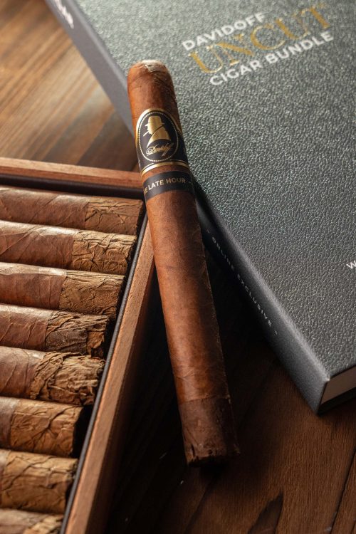 Davidoff Winston Churchill The Late Hour Toro Cigar Bundle (Uncut)