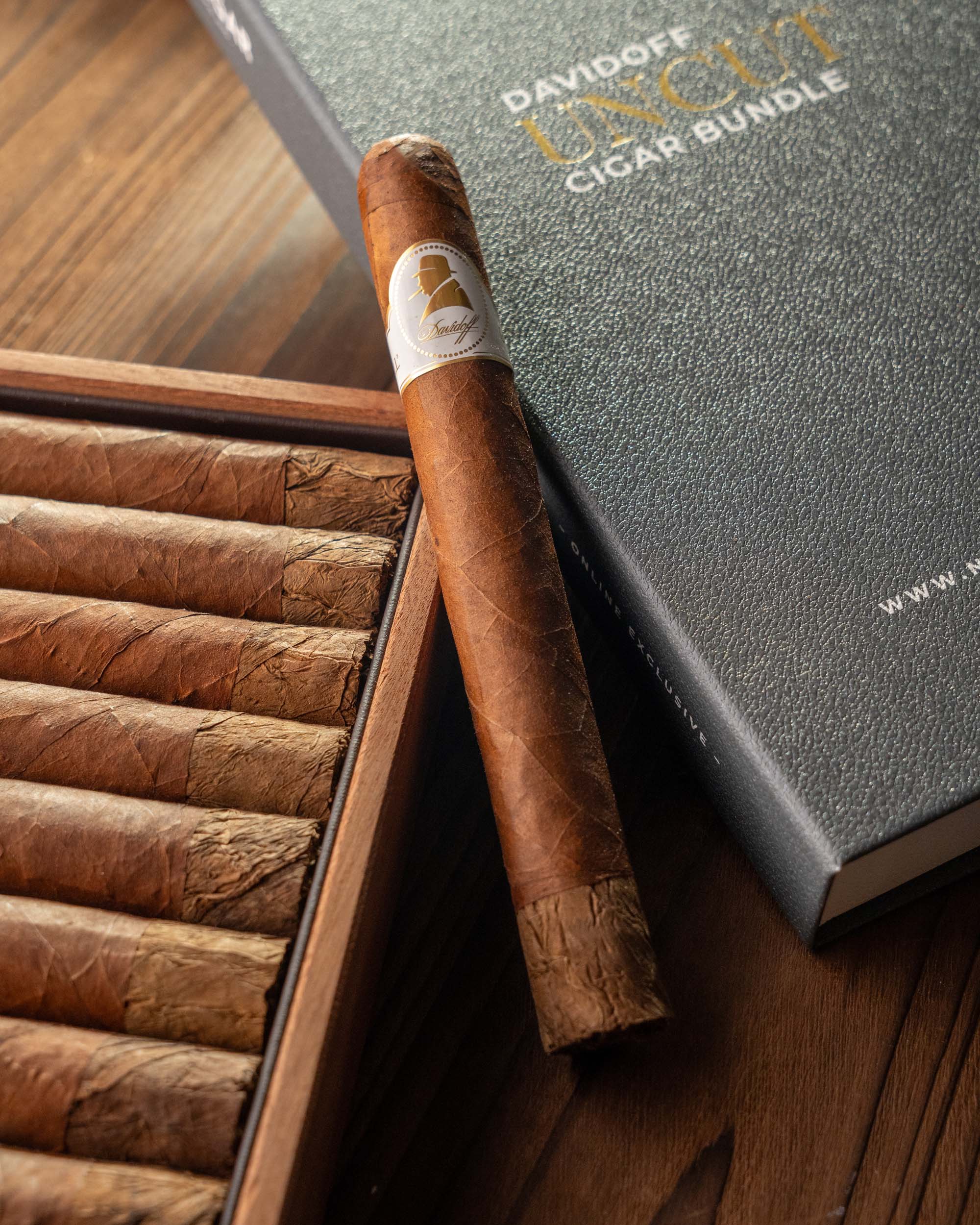 Davidoff Winston Churchill "The Original Series" Toro Cigar Bundle (Uncut)