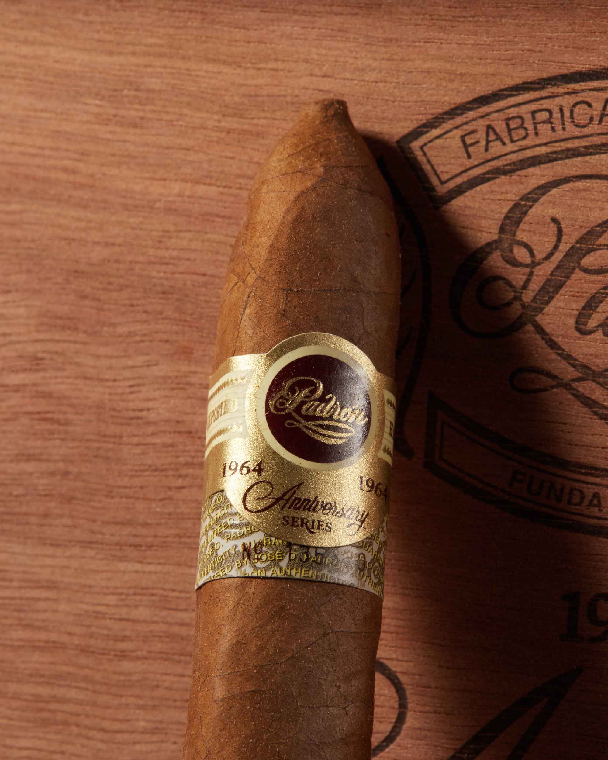 Padrón 1964 Anniversary Belicoso Natural - Image 4
