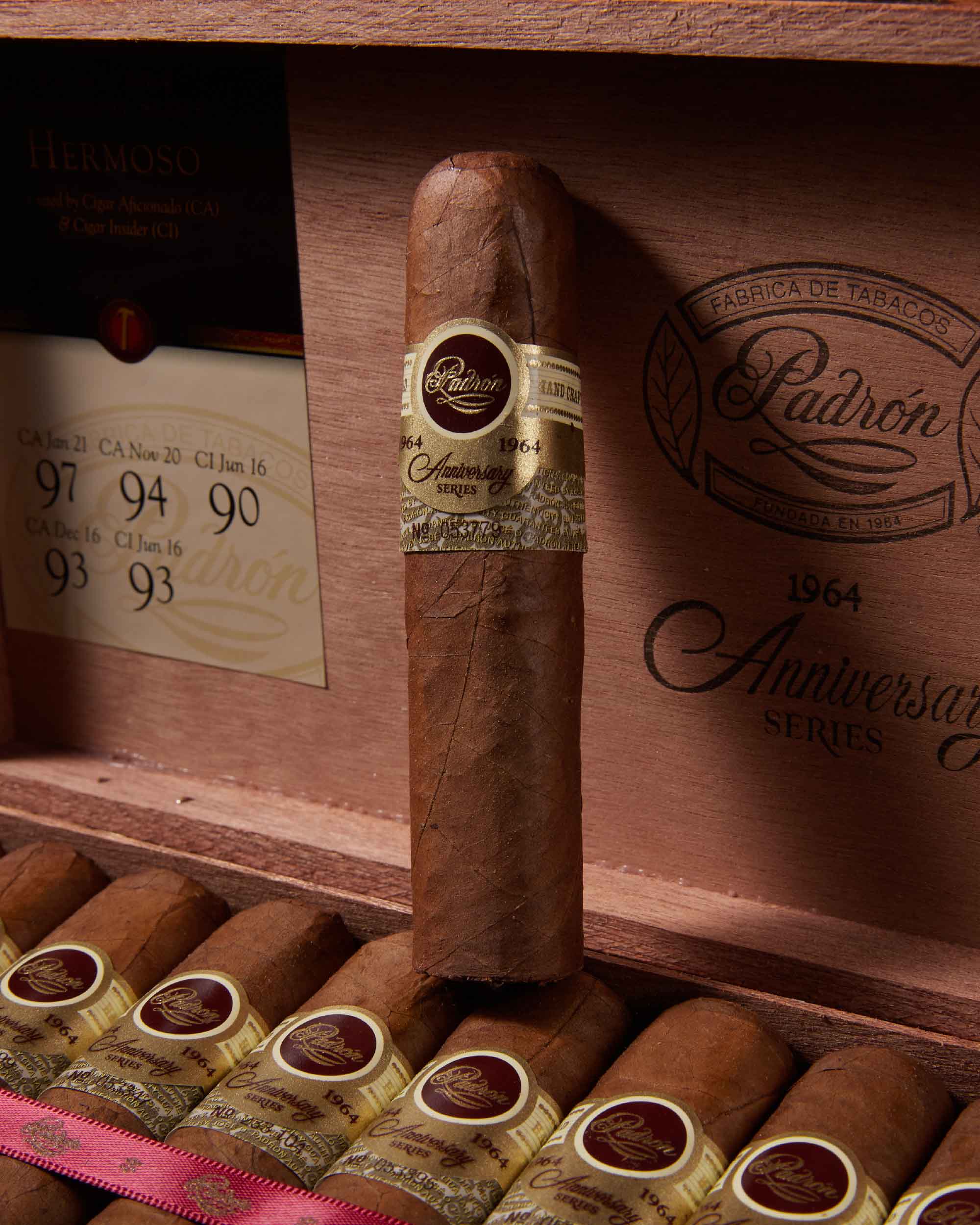 Padrón 1964 Anniversary Hermoso Natural - Image 3