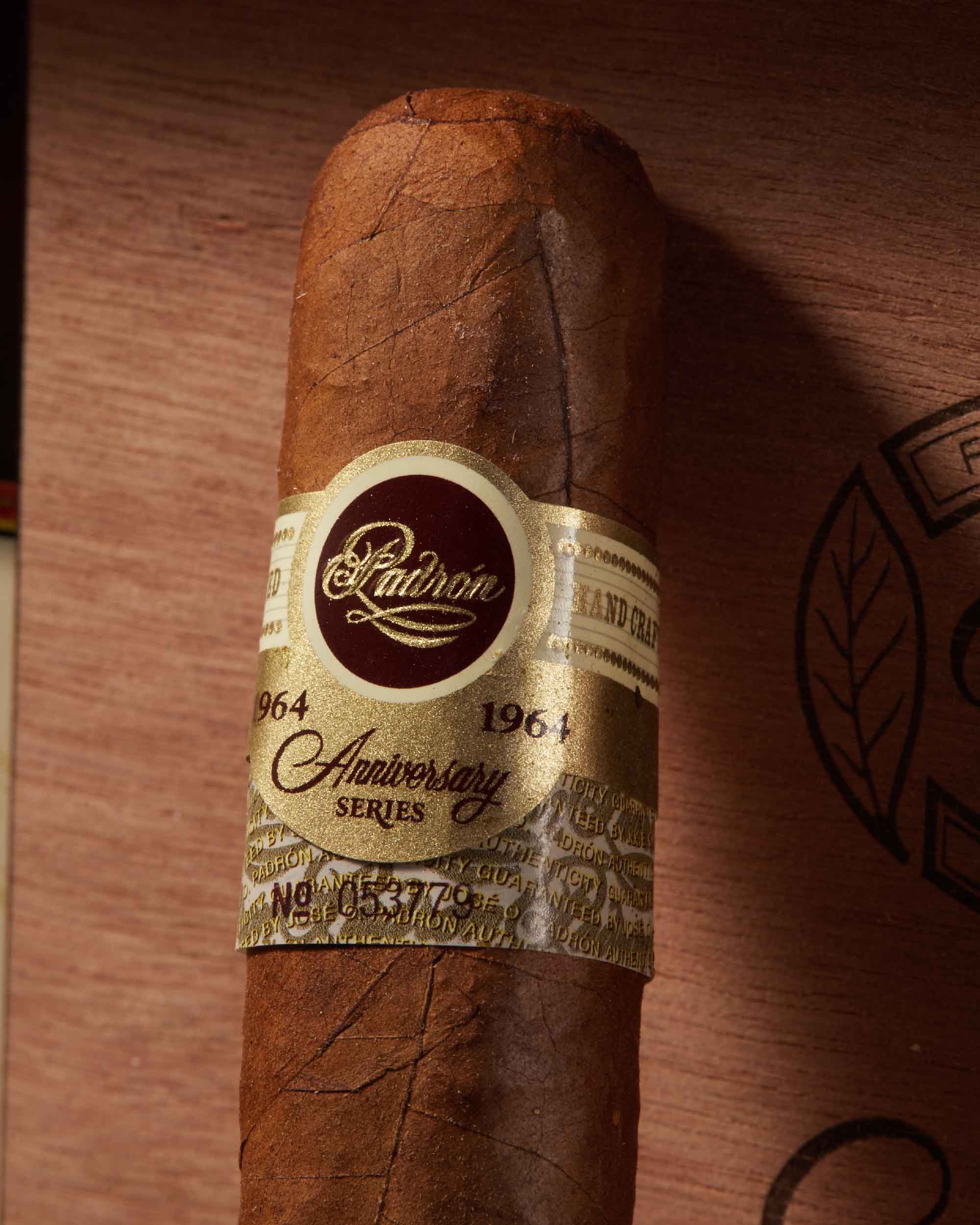 Padrón 1964 Anniversary Hermoso Natural - Image 4