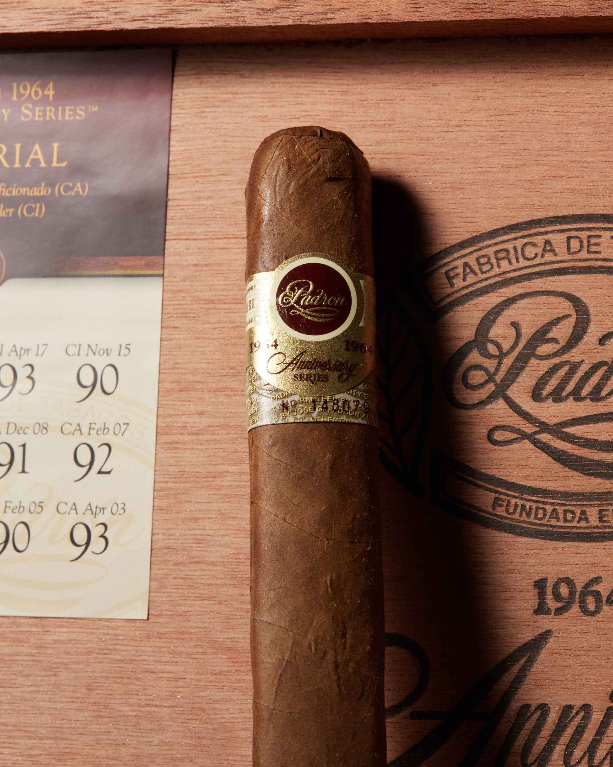 Padrón 1964 Anniversary Imperial Natural - Image 4